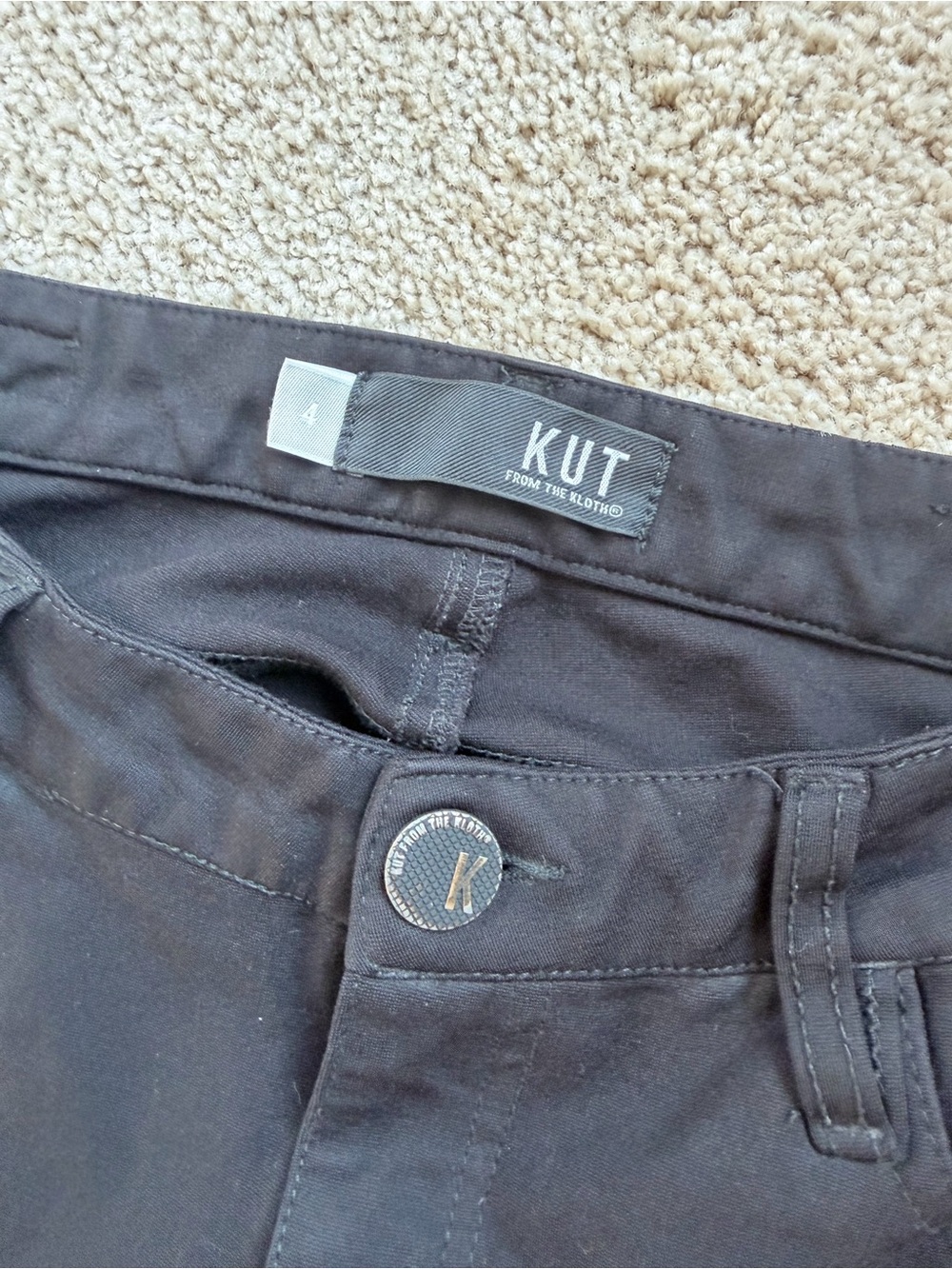 Kut from the Kloth Black womens skinny size 4 Jeans with Branded Button